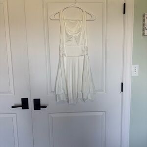 Elegant White Sleeveless Dress